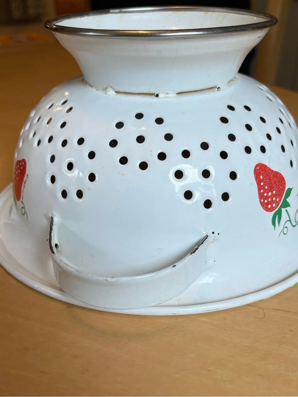 1983 Teleflora Strawberry Enamelware Colander